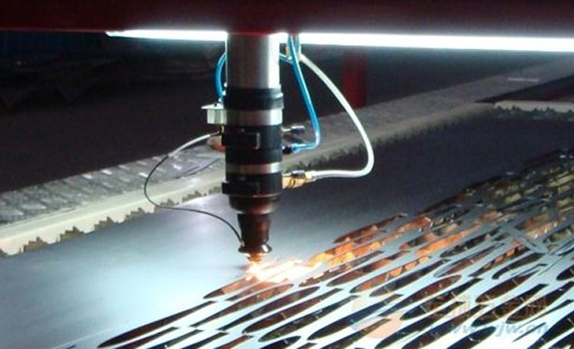 光纤传能在激光柔性加工系统中的应用